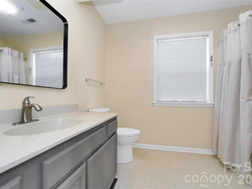 110 Lakeview Court, Brevard, NC 28712.  MLS# CAR4313488, YatesRealty ID 2540. Primary Bathroom