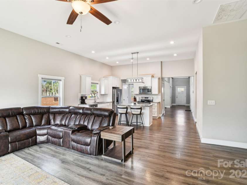 1473 Pleasant School Road, Gaffney, SC 29341.  MLS# CAR4234942, YatesRealty ID 2540. 