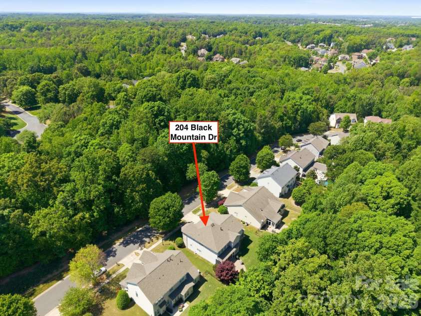 204 Black Mountain Drive, Fort Mill, SC 29708.  MLS# CAR4369419, YatesRealty ID 25400. 