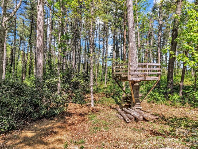 152 Joe Jenkins Road, Fairview, NC 28730.  MLS# CAR4350959, YatesRealty ID 25401. Tree house