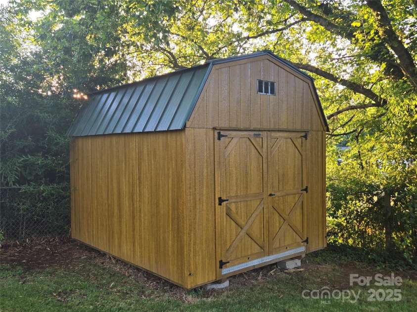 310 Walker Street Extension, East Flat Rock, NC 28726.  MLS# CAR4277756, YatesRealty ID 25401. 