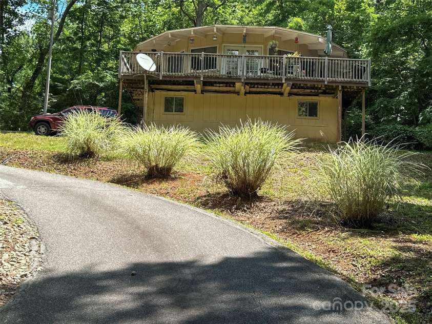 171 Windy Hill Drive, Franklin, NC 28734.  MLS# CAR4278856, YatesRealty ID 25402. 