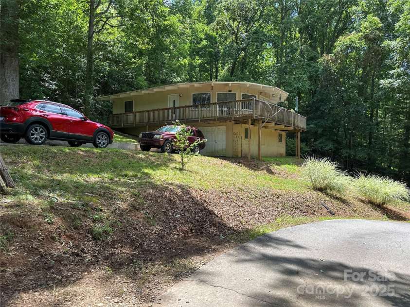 171 Windy Hill Drive, Franklin, NC 28734.  MLS# CAR4278856, YatesRealty ID 25402. 
