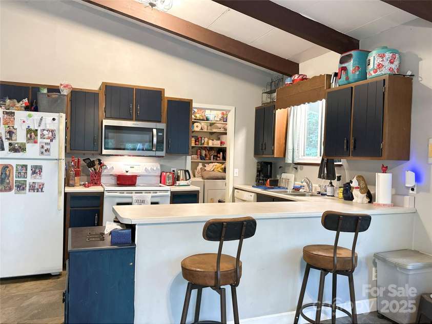 171 Windy Hill Drive, Franklin, NC 28734.  MLS# CAR4278856, YatesRealty ID 25402. 