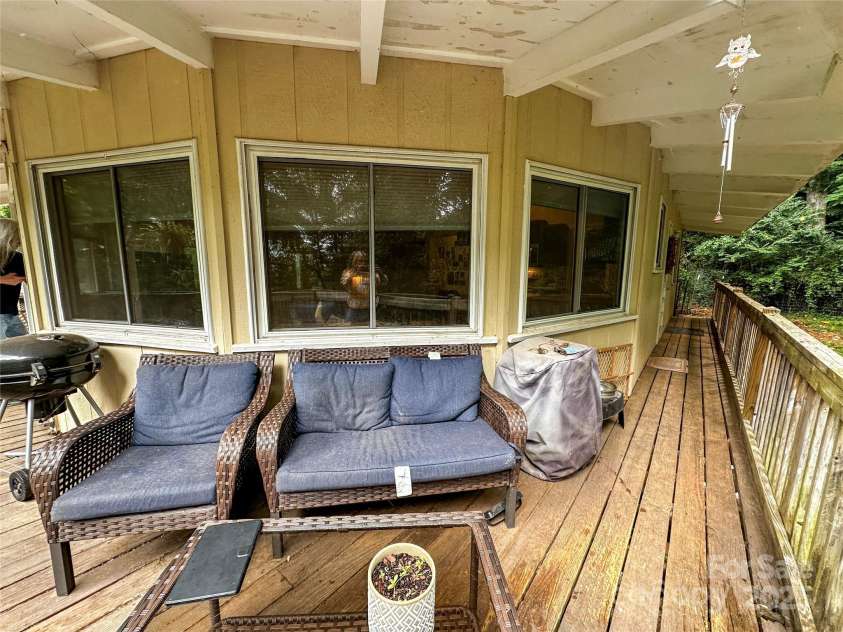 171 Windy Hill Drive, Franklin, NC 28734.  MLS# CAR4278856, YatesRealty ID 25402. 