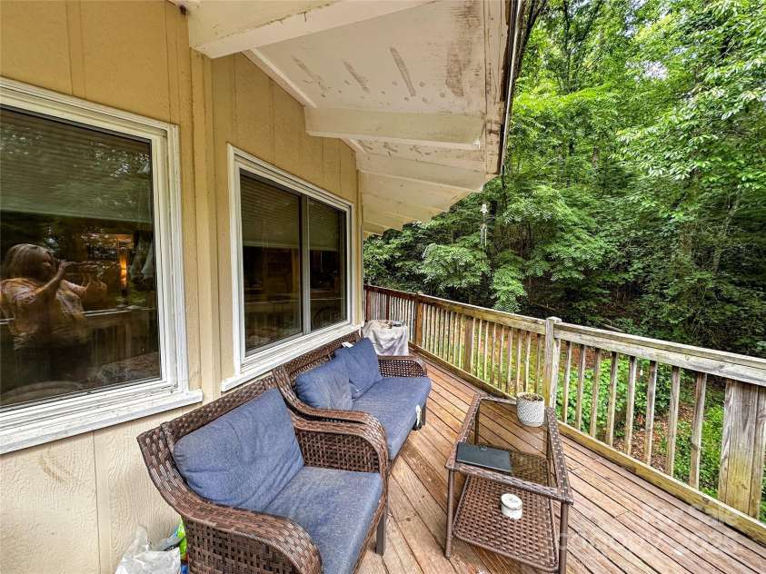 171 Windy Hill Drive, Franklin, NC 28734.  MLS# CAR4278856, YatesRealty ID 25402. 