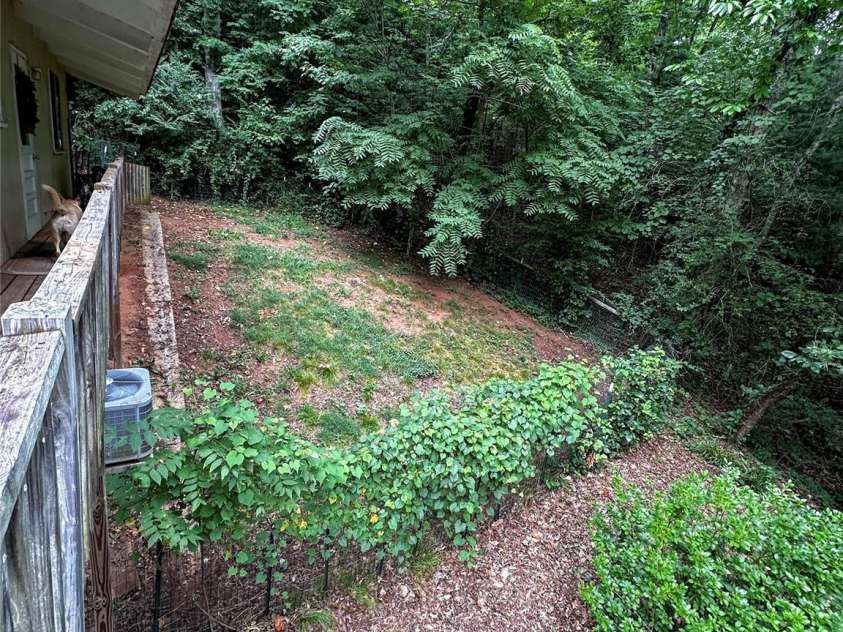 171 Windy Hill Drive, Franklin, NC 28734.  MLS# CAR4278856, YatesRealty ID 25402. 