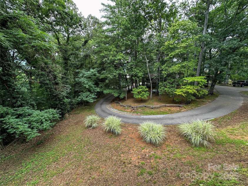 171 Windy Hill Drive, Franklin, NC 28734.  MLS# CAR4278856, YatesRealty ID 25402. 
