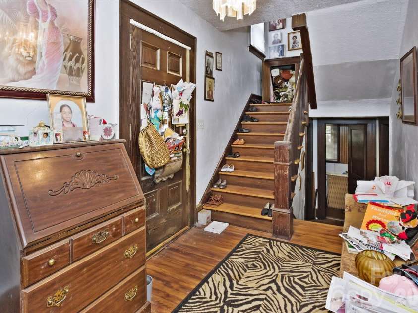 63 Westover Drive, Asheville, NC 28801.  MLS# CAR4385088, YatesRealty ID 25403. 