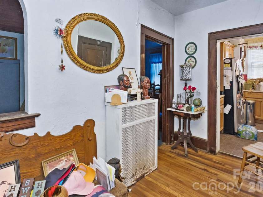 63 Westover Drive, Asheville, NC 28801.  MLS# CAR4385088, YatesRealty ID 25403. 