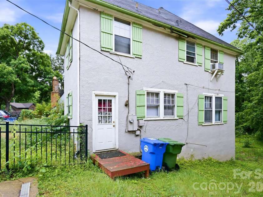 63 Westover Drive, Asheville, NC 28801.  MLS# CAR4385088, YatesRealty ID 25403. 