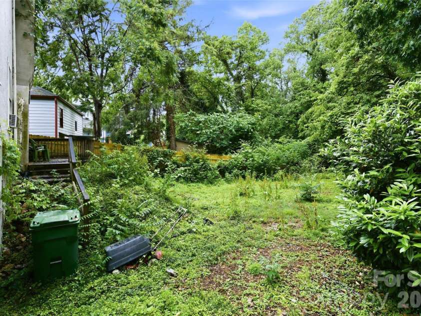 63 Westover Drive, Asheville, NC 28801.  MLS# CAR4385088, YatesRealty ID 25403. 