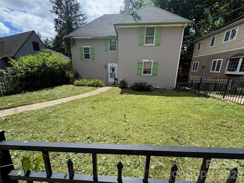 63 Westover Drive, Asheville, NC 28801.  MLS# CAR4385088, YatesRealty ID 25403. 
