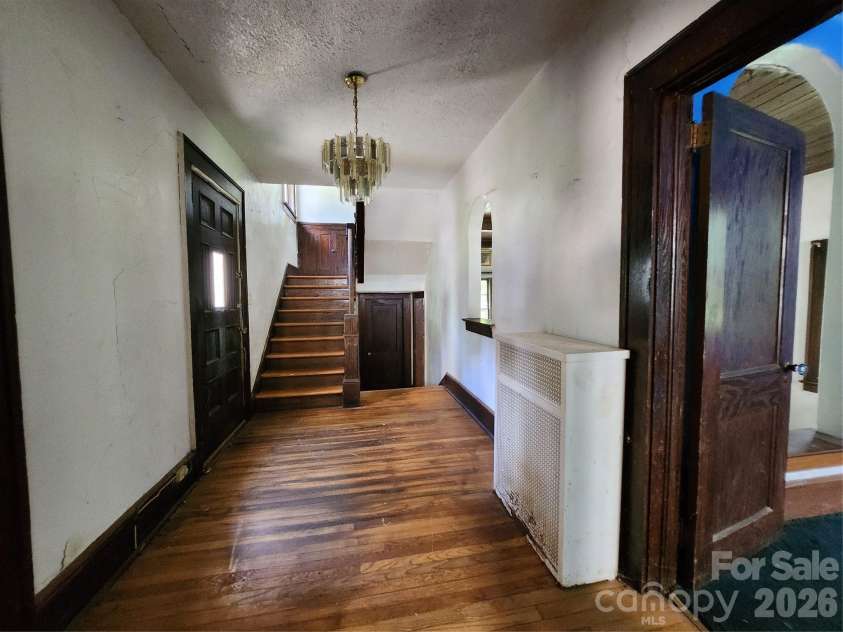 63 Westover Drive, Asheville, NC 28801.  MLS# CAR4417519, YatesRealty ID 25403. 