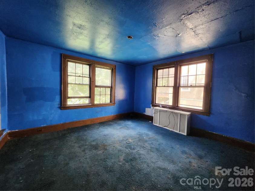 63 Westover Drive, Asheville, NC 28801.  MLS# CAR4417519, YatesRealty ID 25403. 