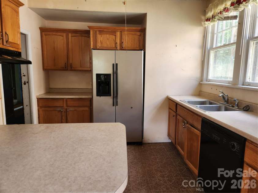 63 Westover Drive, Asheville, NC 28801.  MLS# CAR4417519, YatesRealty ID 25403. 