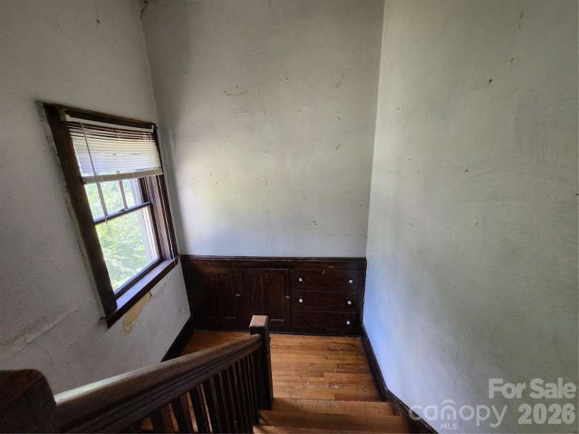 63 Westover Drive, Asheville, NC 28801.  MLS# CAR4417519, YatesRealty ID 25403. 