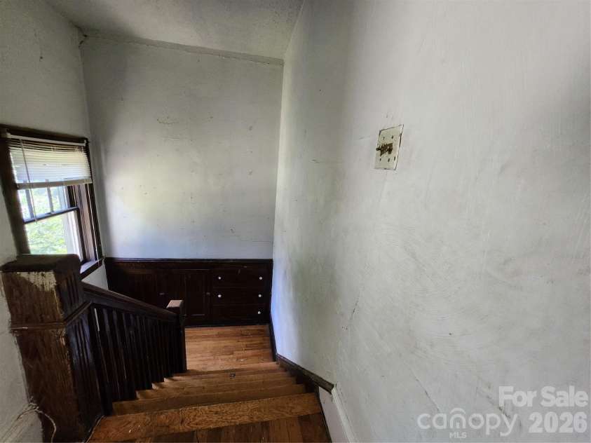 63 Westover Drive, Asheville, NC 28801.  MLS# CAR4417519, YatesRealty ID 25403. 