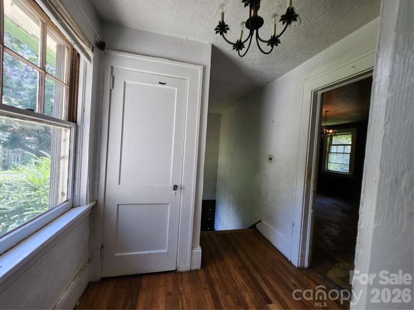 63 Westover Drive, Asheville, NC 28801.  MLS# CAR4417519, YatesRealty ID 25403. 