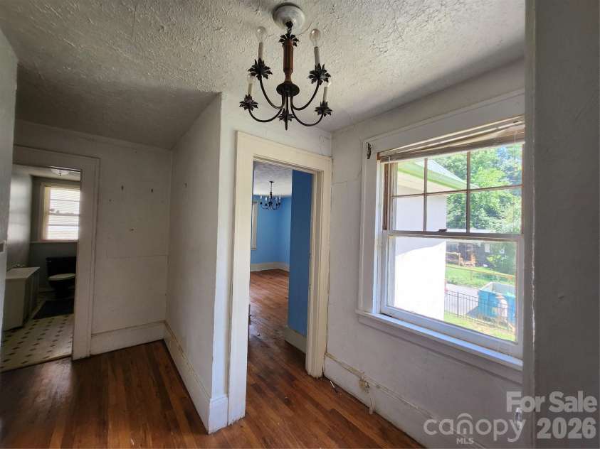 63 Westover Drive, Asheville, NC 28801.  MLS# CAR4417519, YatesRealty ID 25403. 