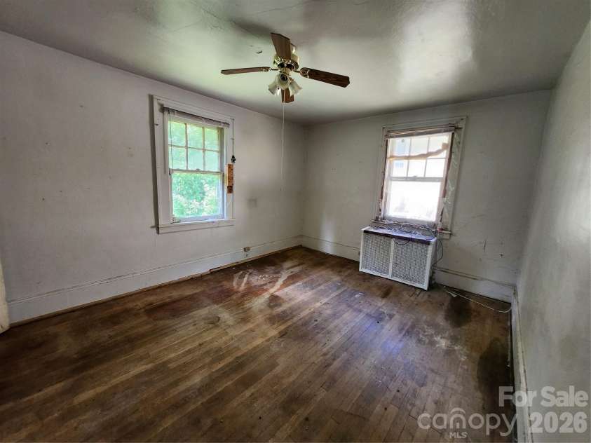 63 Westover Drive, Asheville, NC 28801.  MLS# CAR4417519, YatesRealty ID 25403. 