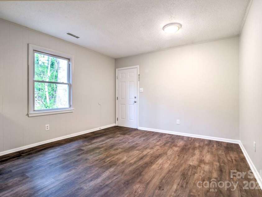 805 32nd Street Drive, Conover, NC 28613.  MLS# CAR4280753, YatesRealty ID 25403. 