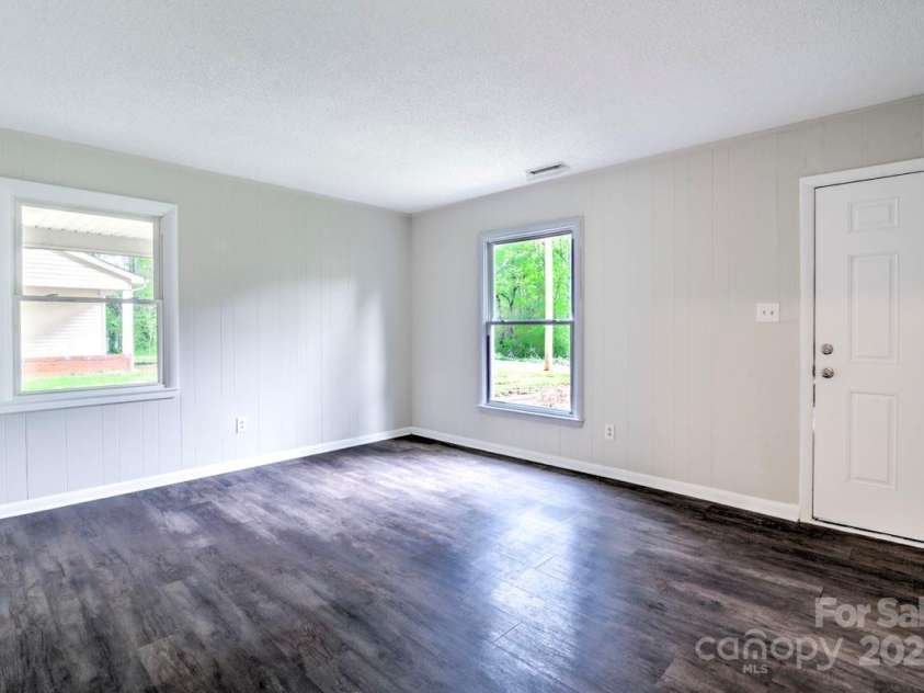 805 32nd Street Drive, Conover, NC 28613.  MLS# CAR4280753, YatesRealty ID 25403. 