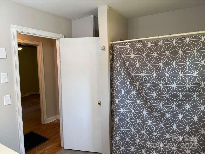 100 Duncan Drive, Shelby, NC 28152.  MLS# CAR4275106, YatesRealty ID 25404. Door to hall
