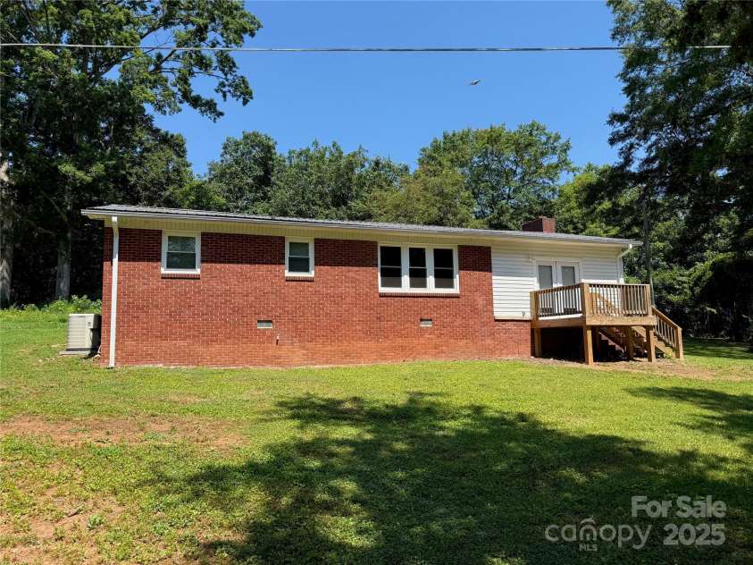 100 Duncan Drive, Shelby, NC 28152.  MLS# CAR4275106, YatesRealty ID 25404. Front yard slopes to street