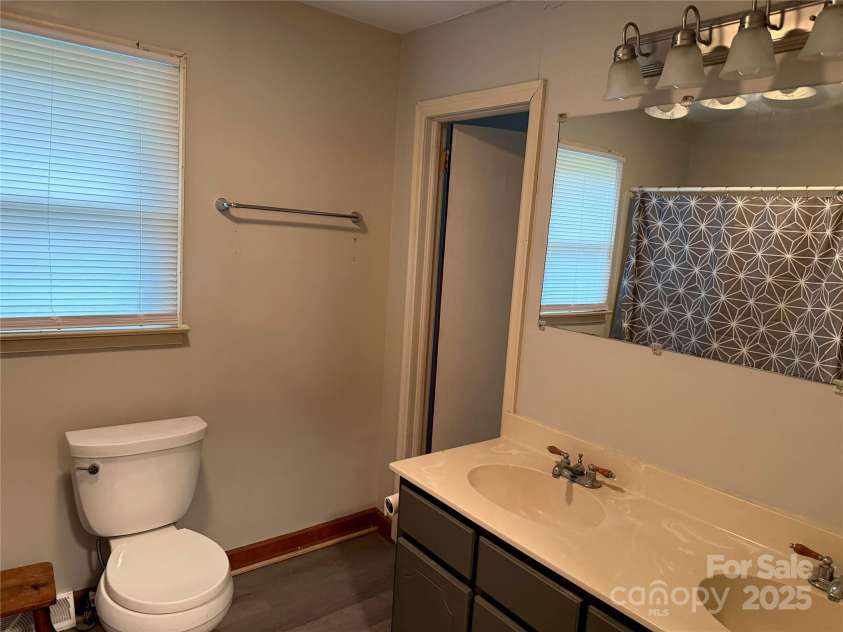 100 Duncan Drive, Shelby, NC 28152.  MLS# CAR4275106, YatesRealty ID 25404. Full bath with dual vanities and door to bedroom