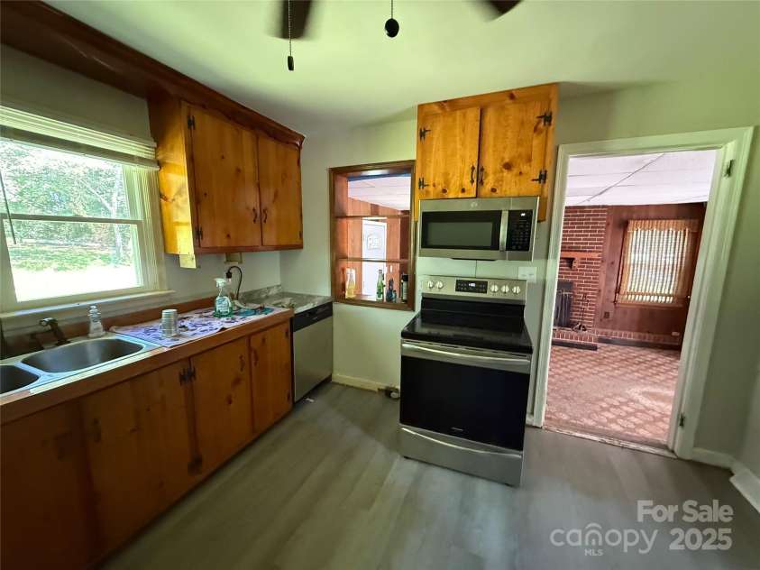 100 Duncan Drive, Shelby, NC 28152.  MLS# CAR4275106, YatesRealty ID 25404. Kitchen has solid wood cabinets