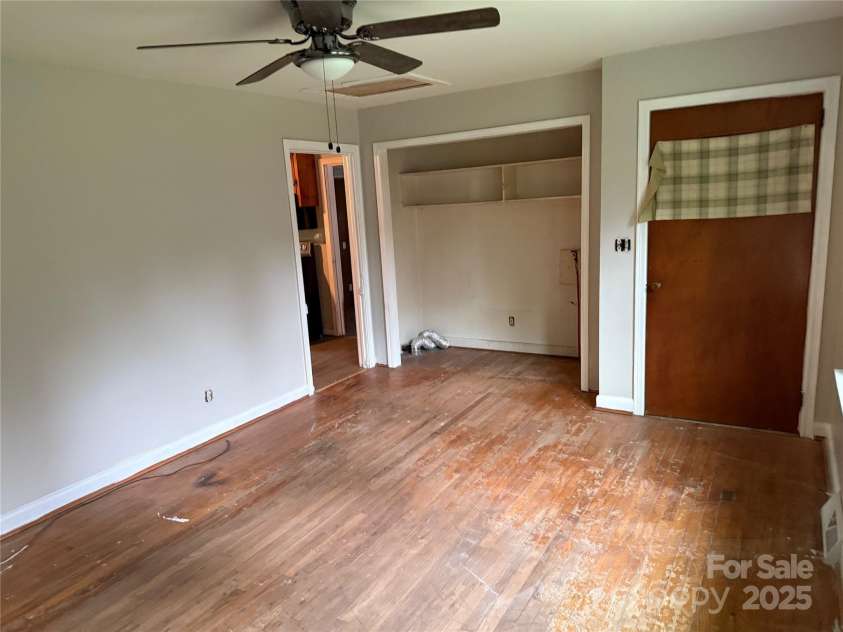 100 Duncan Drive, Shelby, NC 28152.  MLS# CAR4275106, YatesRealty ID 25404. Living room has a laundry closet and door to a 1/2 bath
