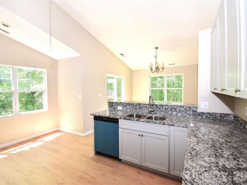 176 Clear Creekside Drive, Hendersonville, NC 28792.  MLS# CAR4382711, YatesRealty ID 25405. 