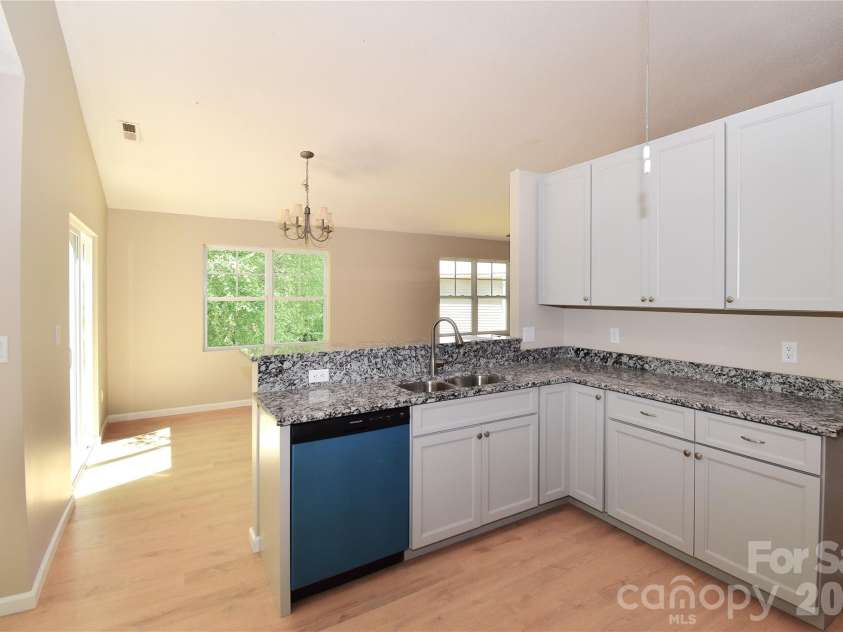 176 Clear Creekside Drive, Hendersonville, NC 28792.  MLS# CAR4382711, YatesRealty ID 25405. 
