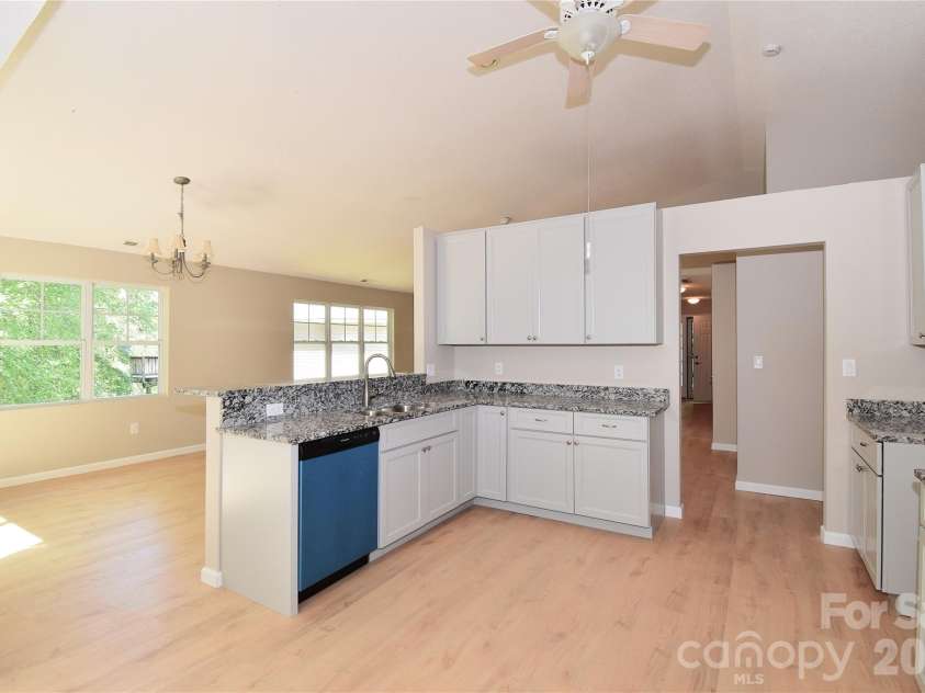 176 Clear Creekside Drive, Hendersonville, NC 28792.  MLS# CAR4382711, YatesRealty ID 25405. 