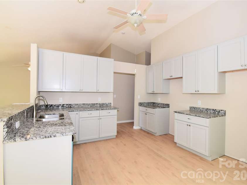 176 Clear Creekside Drive, Hendersonville, NC 28792.  MLS# CAR4382711, YatesRealty ID 25405. 