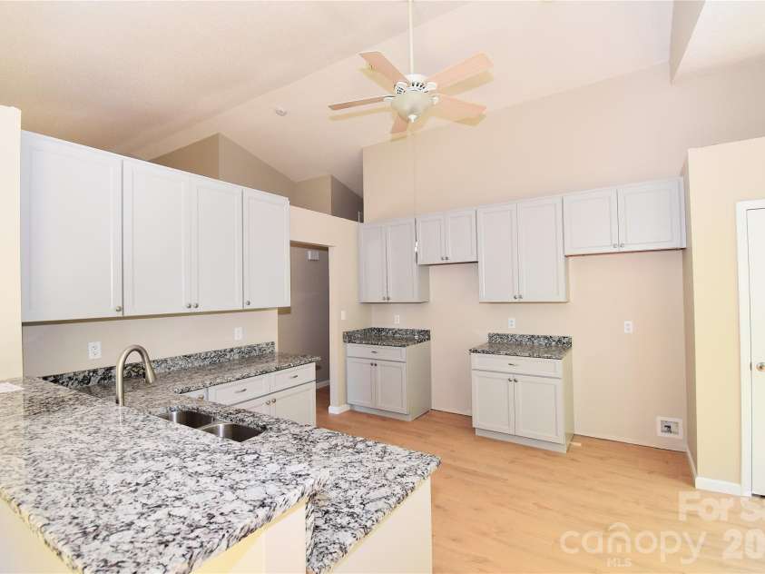 176 Clear Creekside Drive, Hendersonville, NC 28792.  MLS# CAR4382711, YatesRealty ID 25405. 