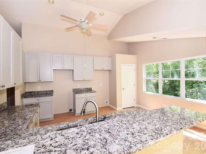 176 Clear Creekside Drive, Hendersonville, NC 28792.  MLS# CAR4382711, YatesRealty ID 25405. 