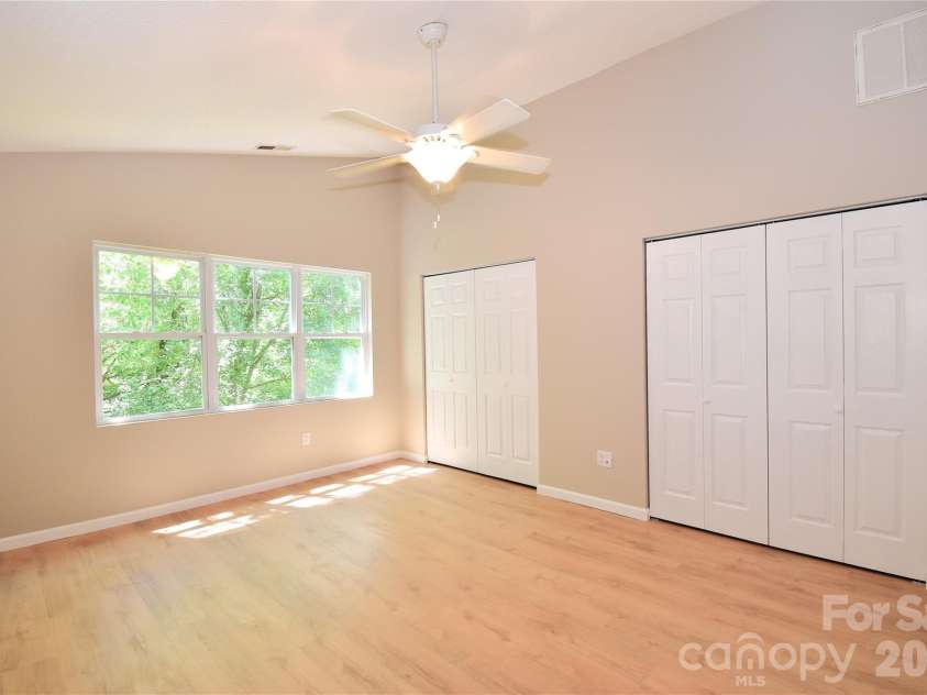 176 Clear Creekside Drive, Hendersonville, NC 28792.  MLS# CAR4382711, YatesRealty ID 25405. 