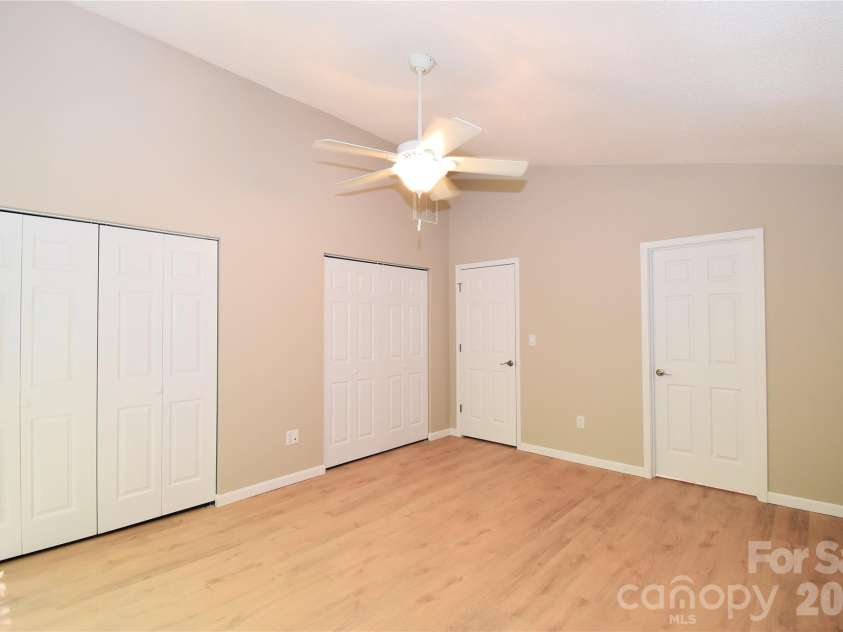 176 Clear Creekside Drive, Hendersonville, NC 28792.  MLS# CAR4382711, YatesRealty ID 25405. 