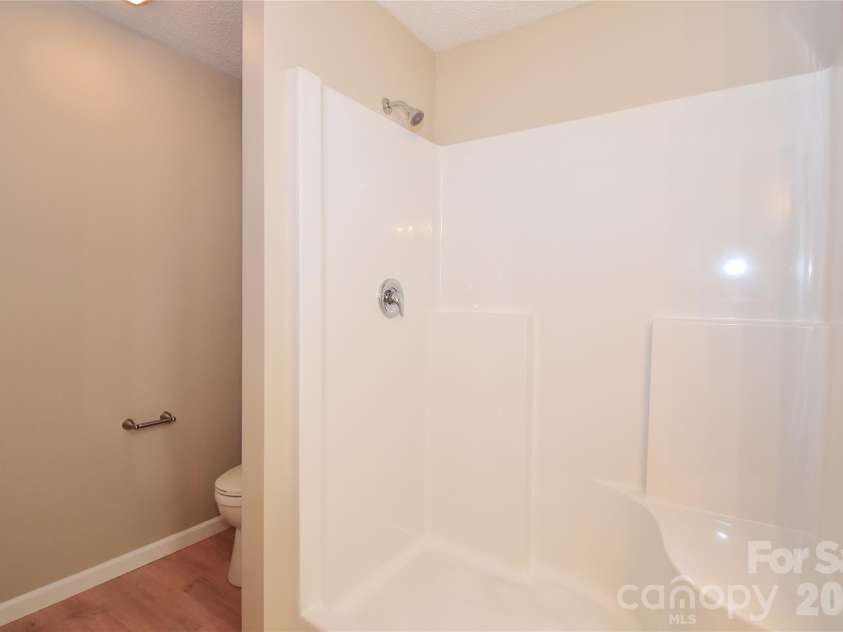 176 Clear Creekside Drive, Hendersonville, NC 28792.  MLS# CAR4382711, YatesRealty ID 25405. 