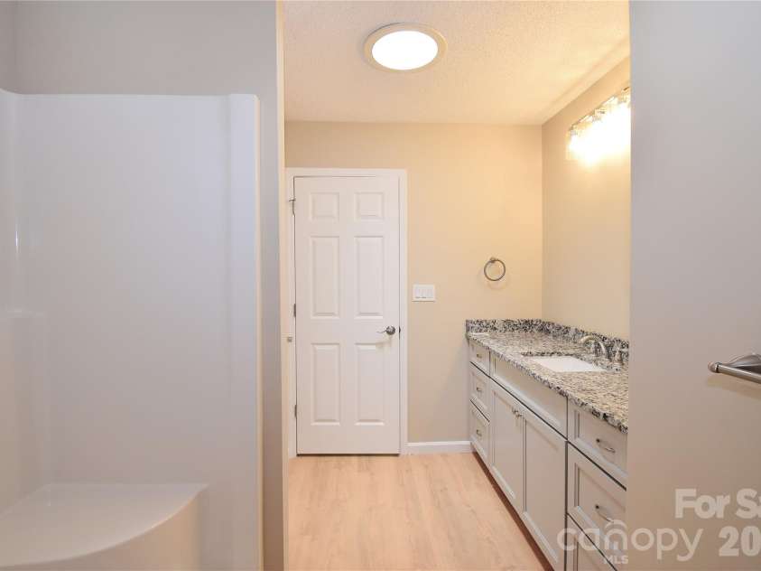 176 Clear Creekside Drive, Hendersonville, NC 28792.  MLS# CAR4382711, YatesRealty ID 25405. 