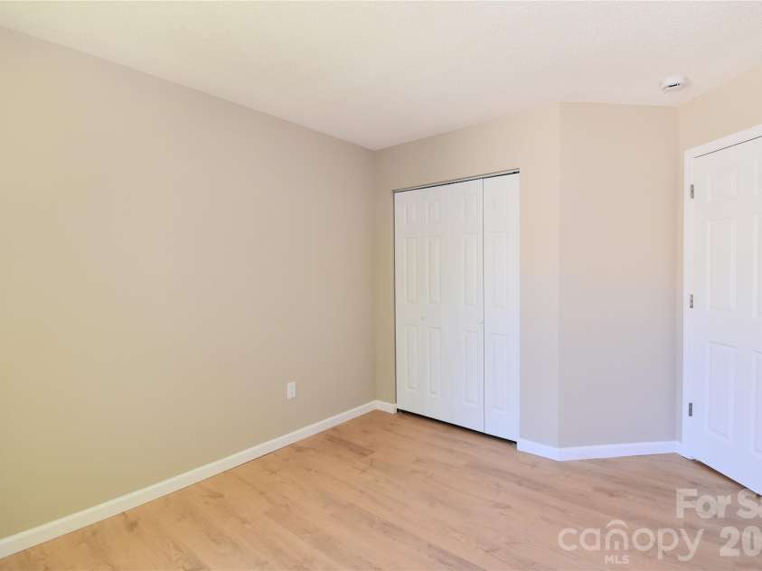 176 Clear Creekside Drive, Hendersonville, NC 28792.  MLS# CAR4382711, YatesRealty ID 25405. 