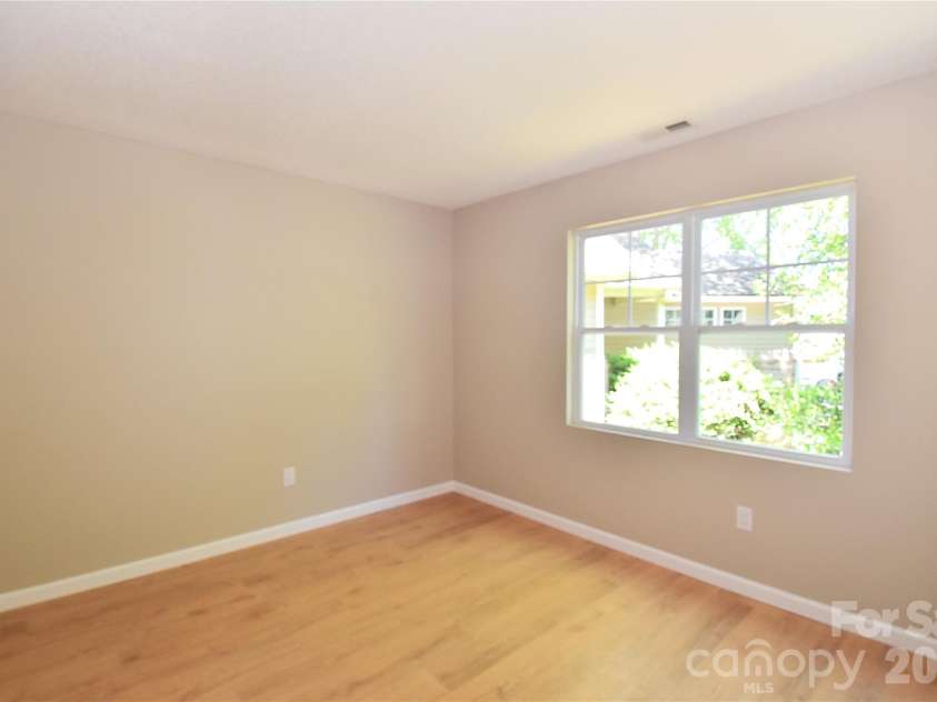 176 Clear Creekside Drive, Hendersonville, NC 28792.  MLS# CAR4382711, YatesRealty ID 25405. 