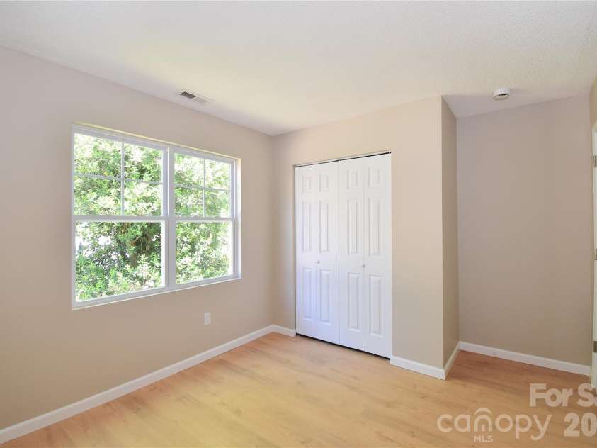 176 Clear Creekside Drive, Hendersonville, NC 28792.  MLS# CAR4382711, YatesRealty ID 25405. 