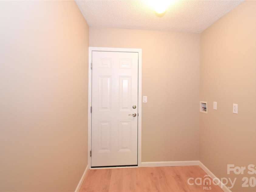 176 Clear Creekside Drive, Hendersonville, NC 28792.  MLS# CAR4382711, YatesRealty ID 25405. 