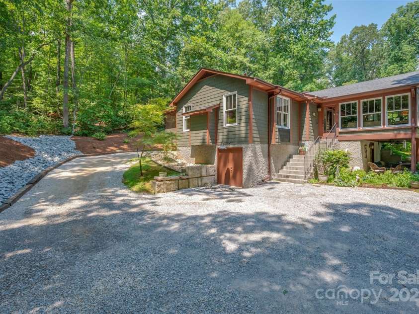 85 Red Bird Road, Tryon, NC 28782.  MLS# CAR4278468, YatesRealty ID 25406. 