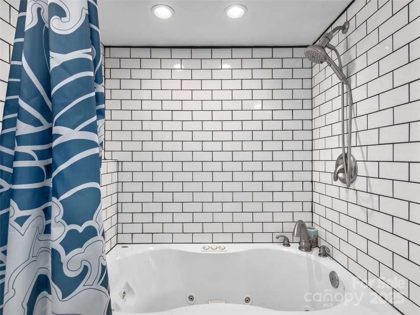 1615 Kanuga Road, Hendersonville, NC 28739.  MLS# CAR4279648, YatesRealty ID 25408. 