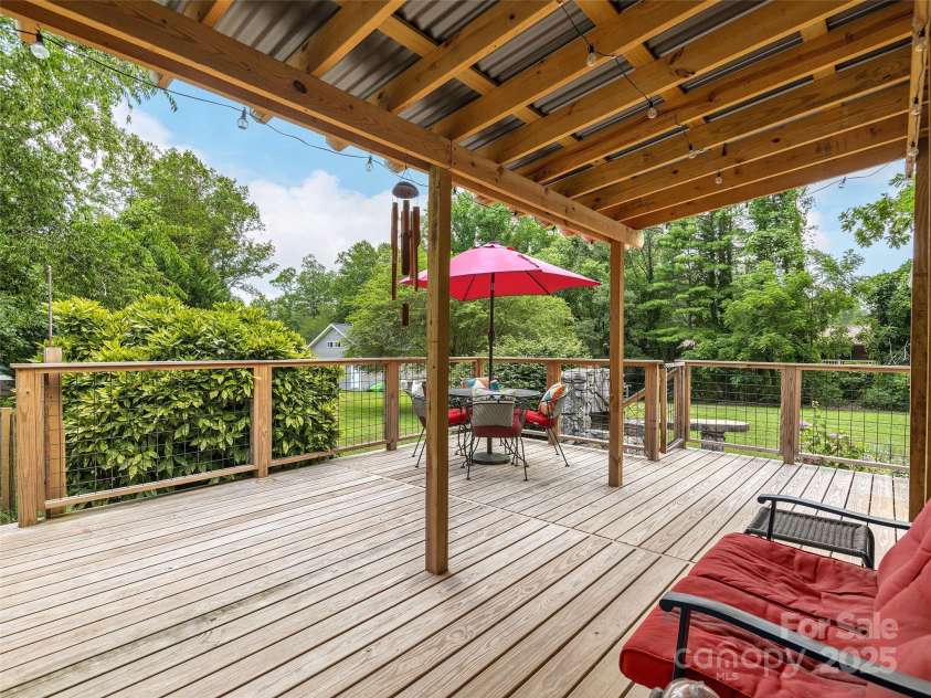 1615 Kanuga Road, Hendersonville, NC 28739.  MLS# CAR4279648, YatesRealty ID 25408. 