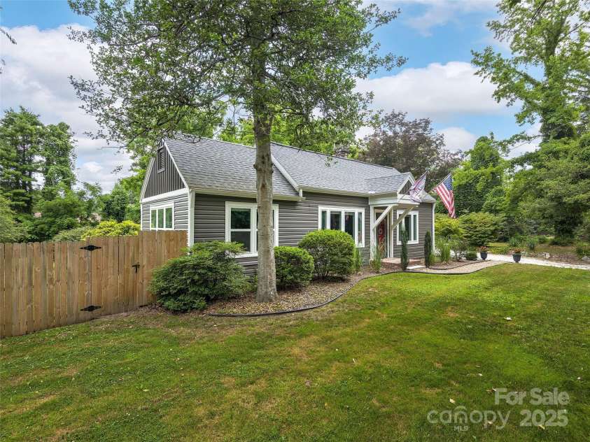 1615 Kanuga Road, Hendersonville, NC 28739.  MLS# CAR4279648, YatesRealty ID 25408. 